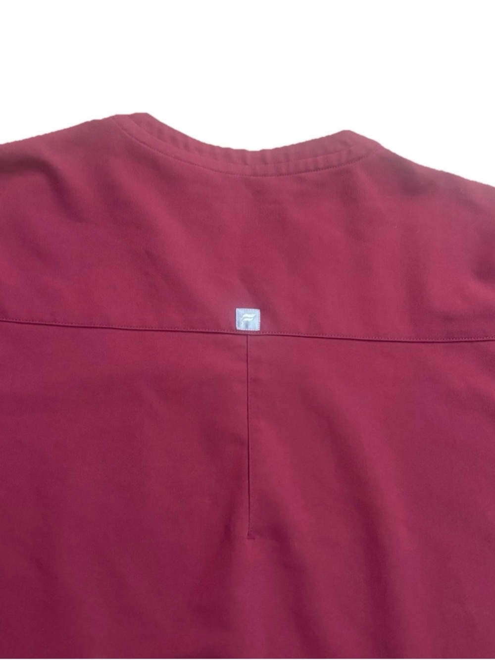 🔥Fabletics Burgundy Scrub Set Women M V-Neck Top |  Jogger Pants Wine M/S - Picture 3 of 9